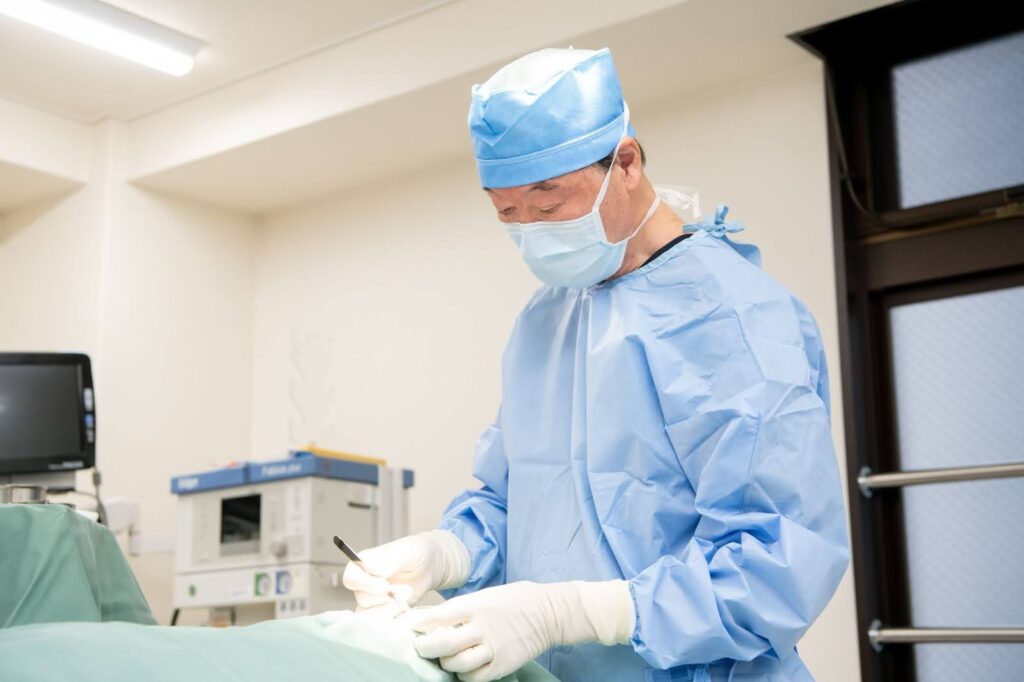 メガクリニックでの手術風景